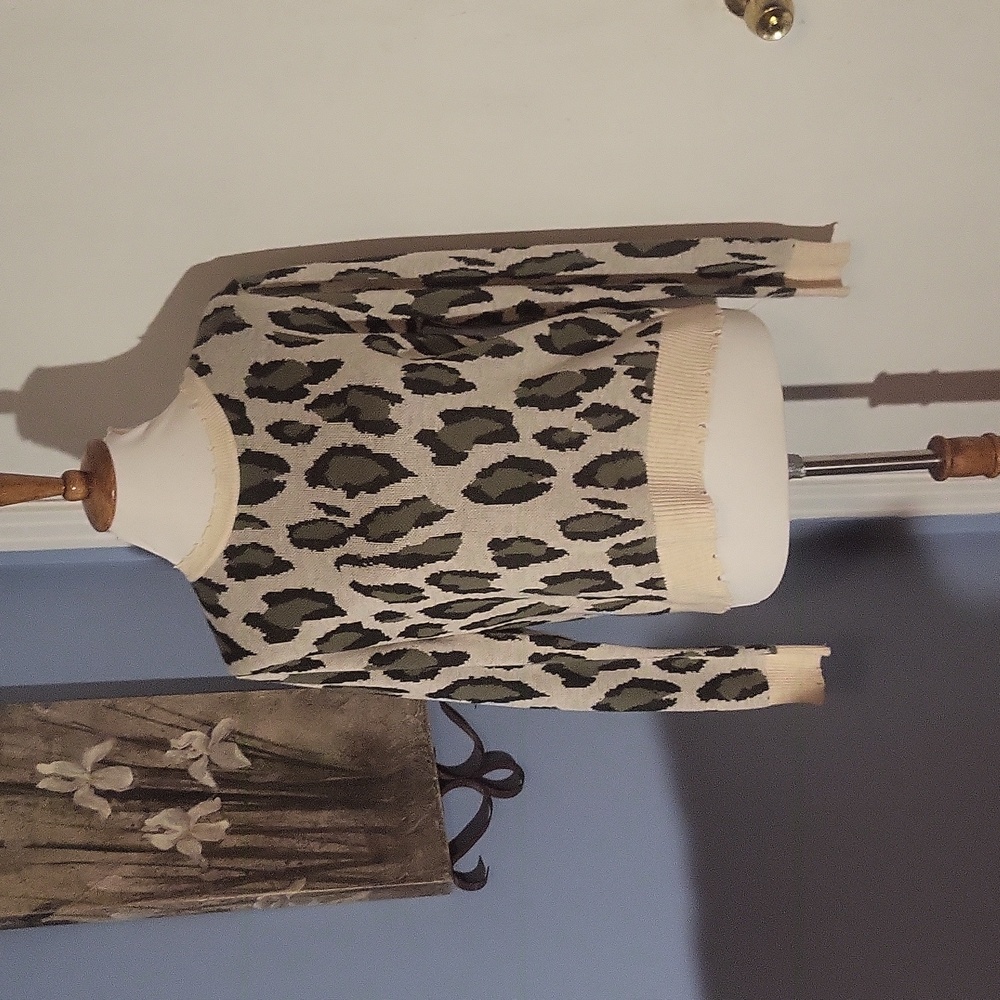 Grunge Distressed Animal Print Sweater Medium White Gray - Picture 1 of 4
